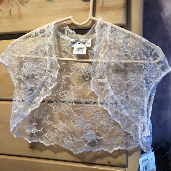 White lace shawl - Picture 1 of 3